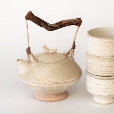 Tetera cream con asa de madera + cuencos