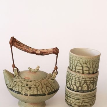 Tetera verde con asa de madera + cuencos